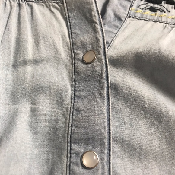 Mudd Sleeveless Snap Front Blouse - Picture 8 of 8